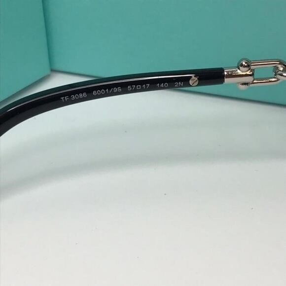 New original TIFFANY TF3086 6001/9S This aviator sunglass comes in silver - Picture 12 of 12
